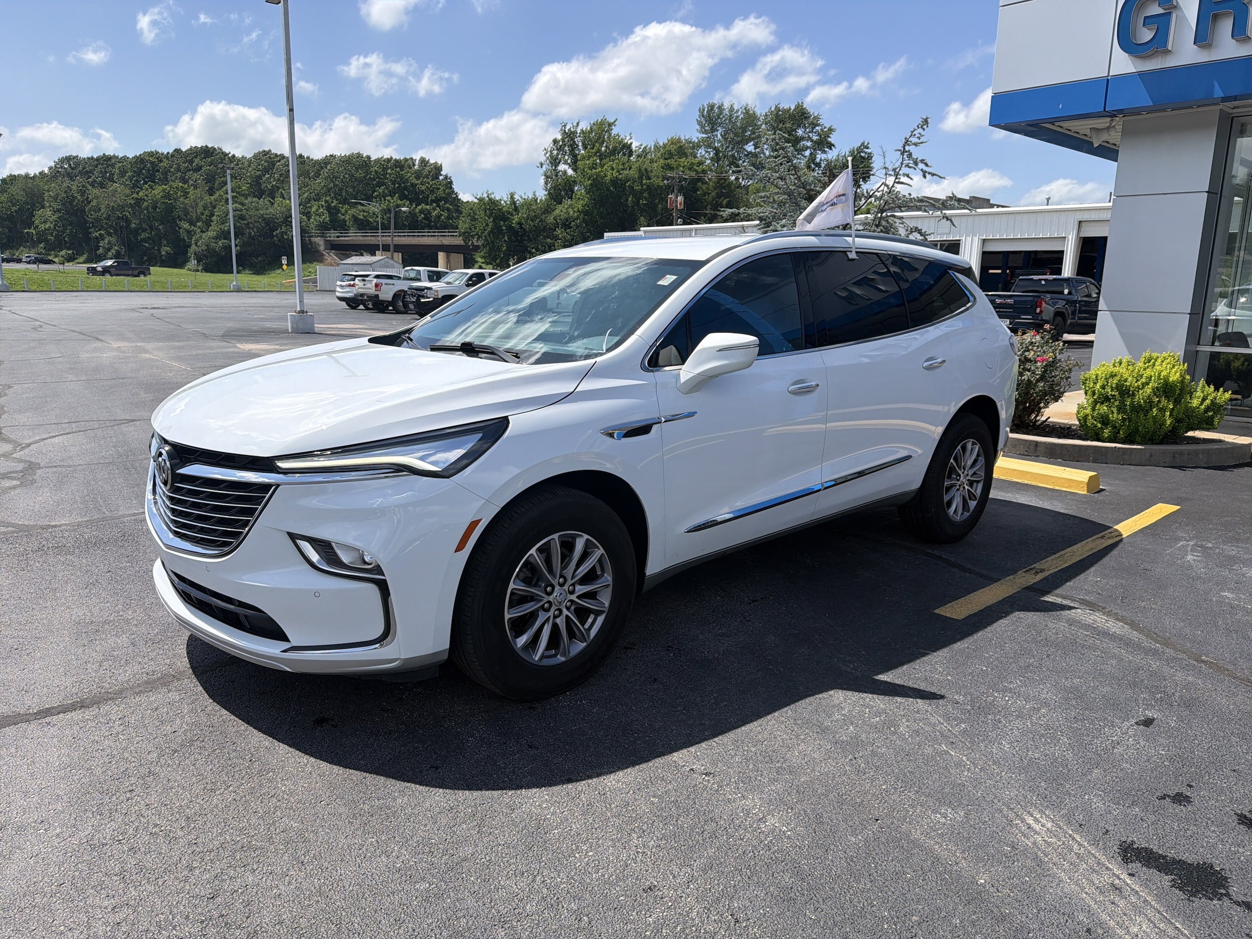 2024 Buick Enclave Essence's photo
