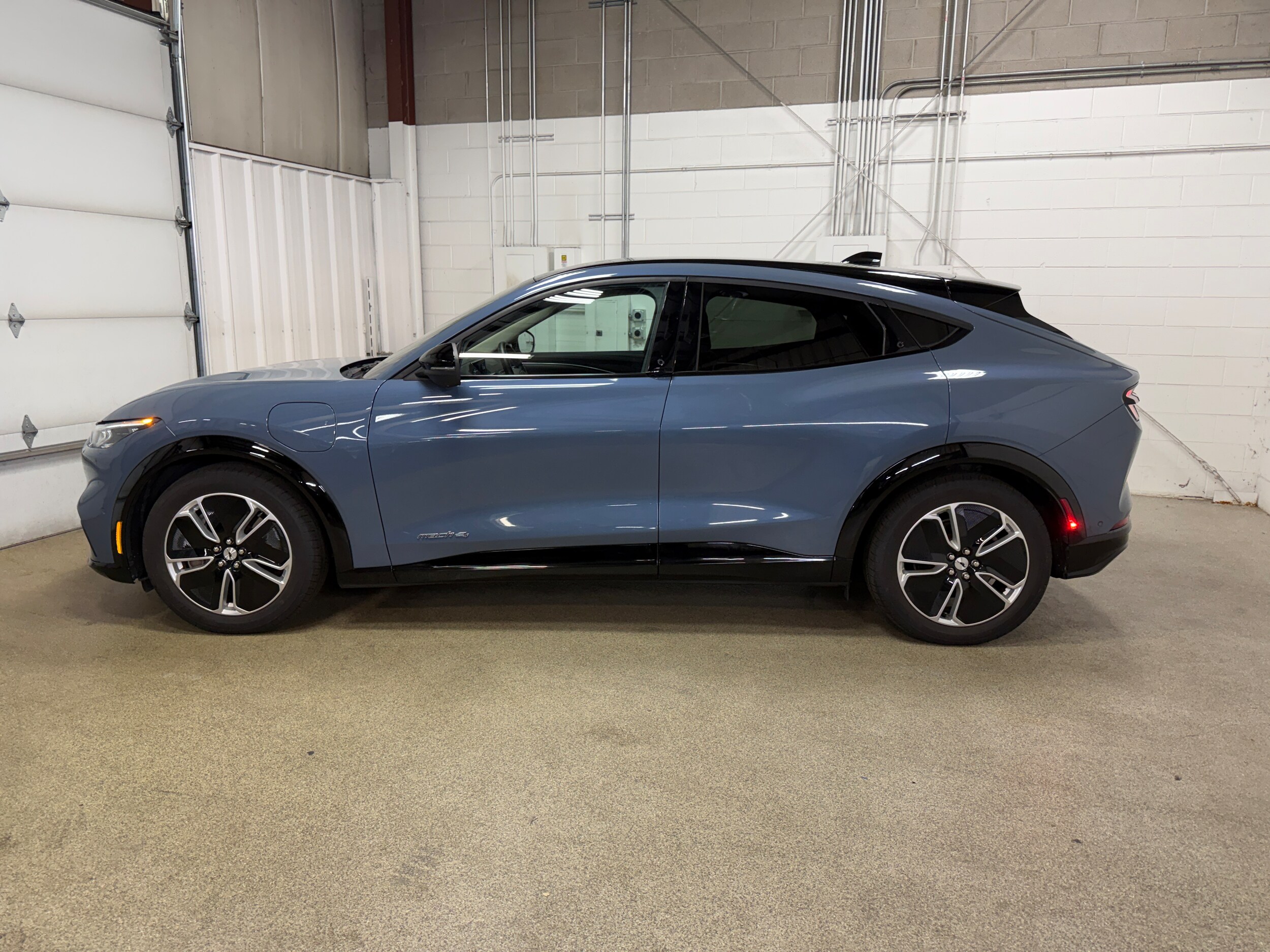 2023 Ford Mustang Mach-E Premium photo 4