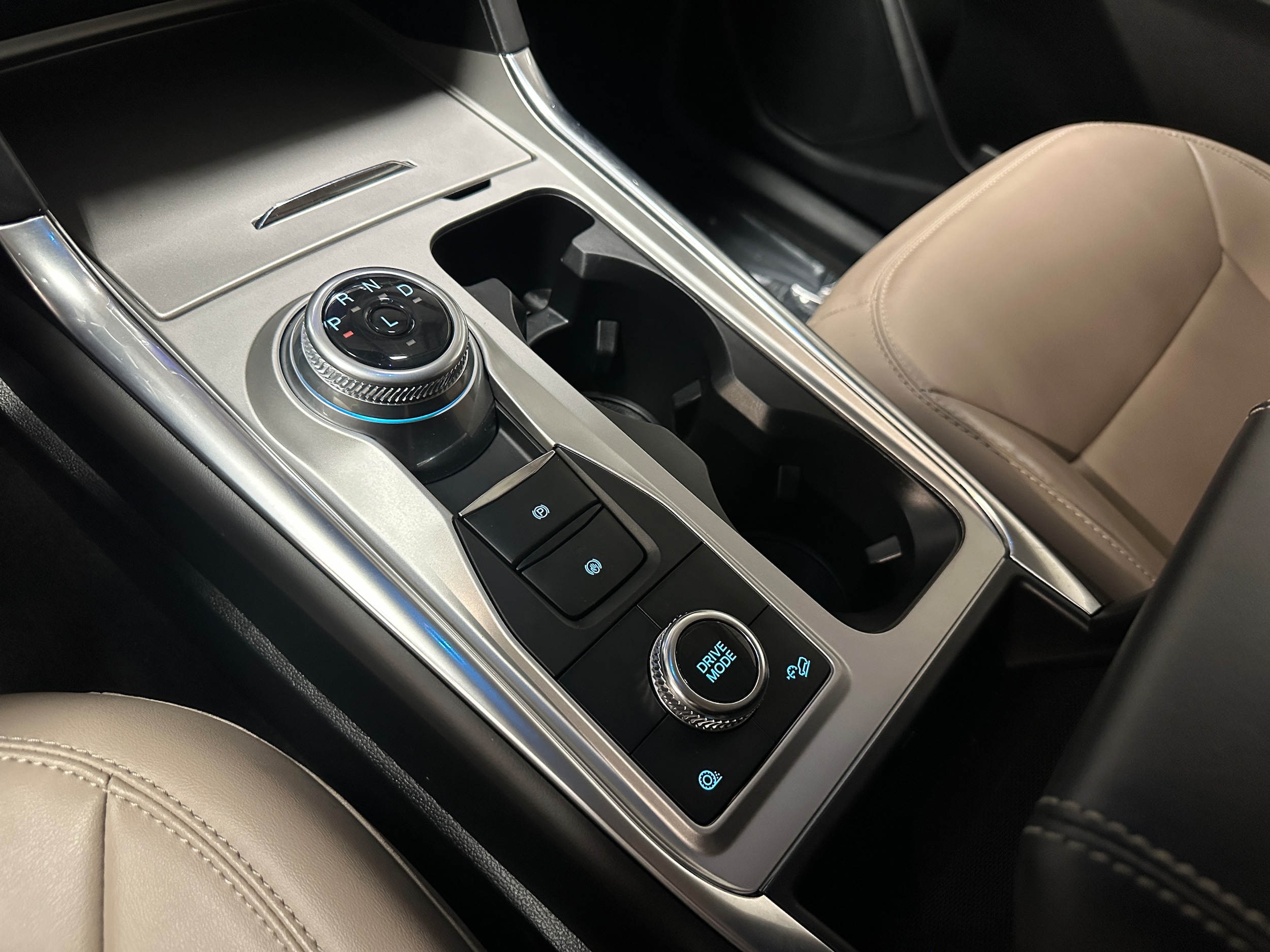 2023 Ford Explorer XLT - Photo 25