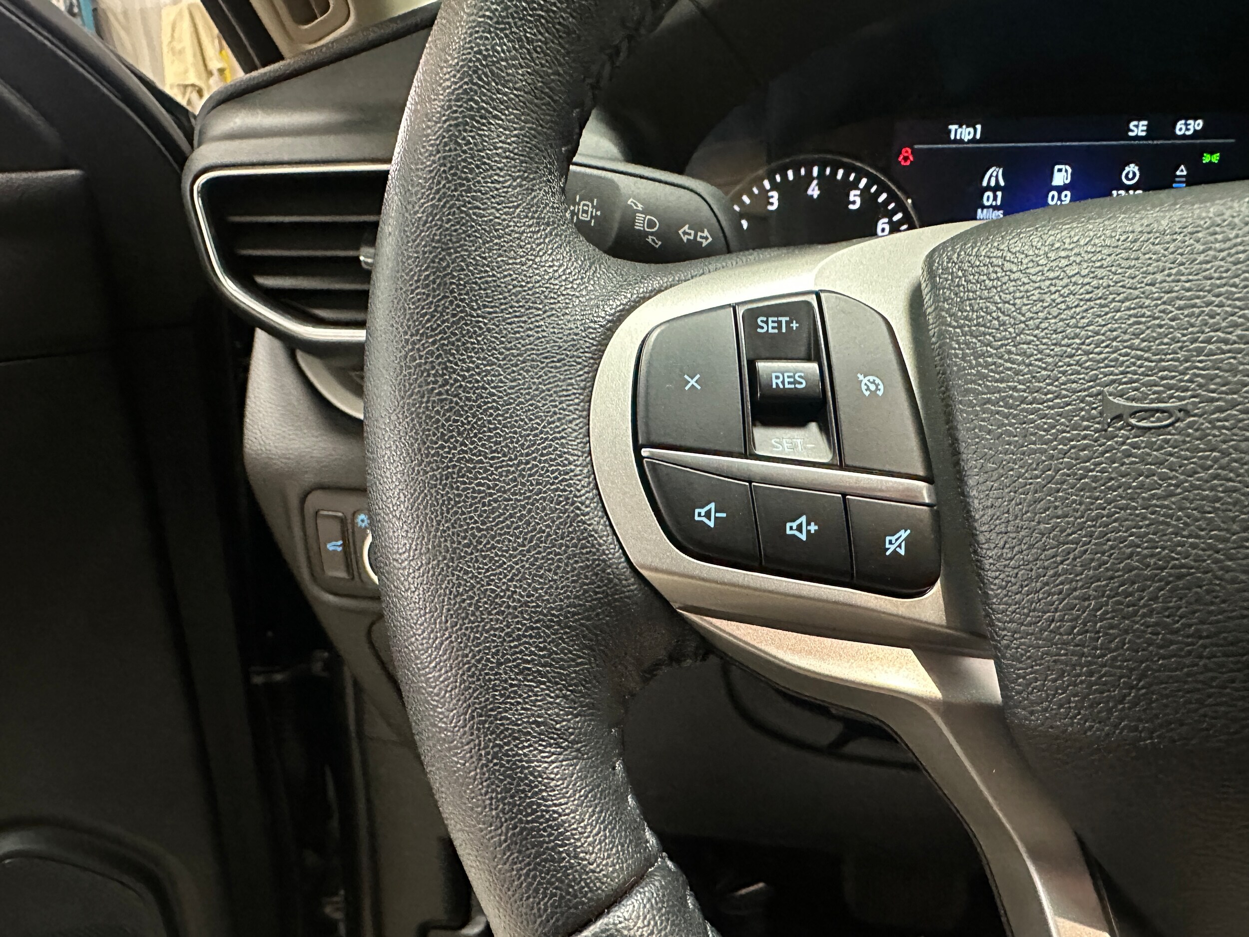 2023 Ford Explorer XLT - Photo 16