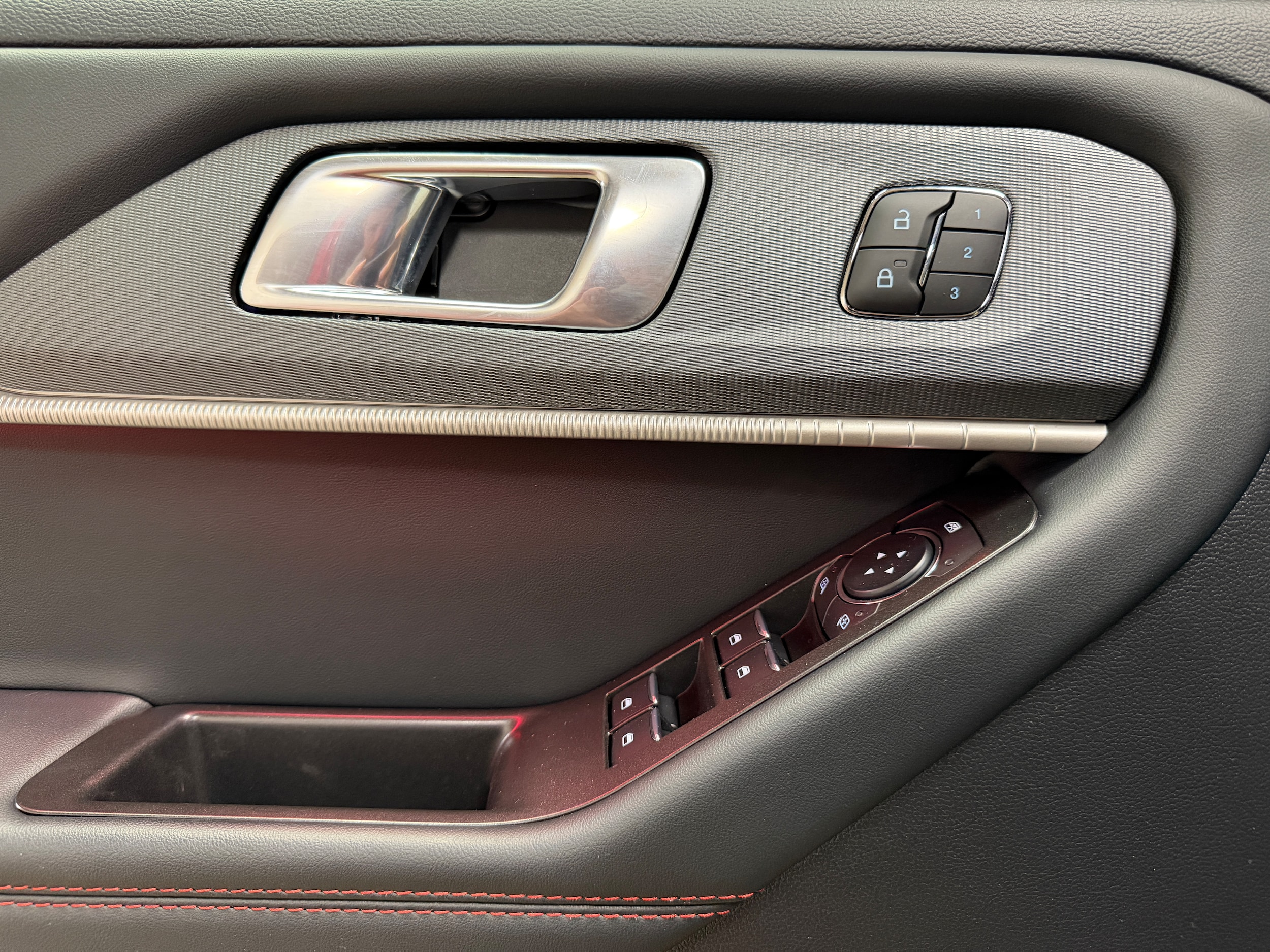 2026 Ford Explorer ST-LINE - Photo 16