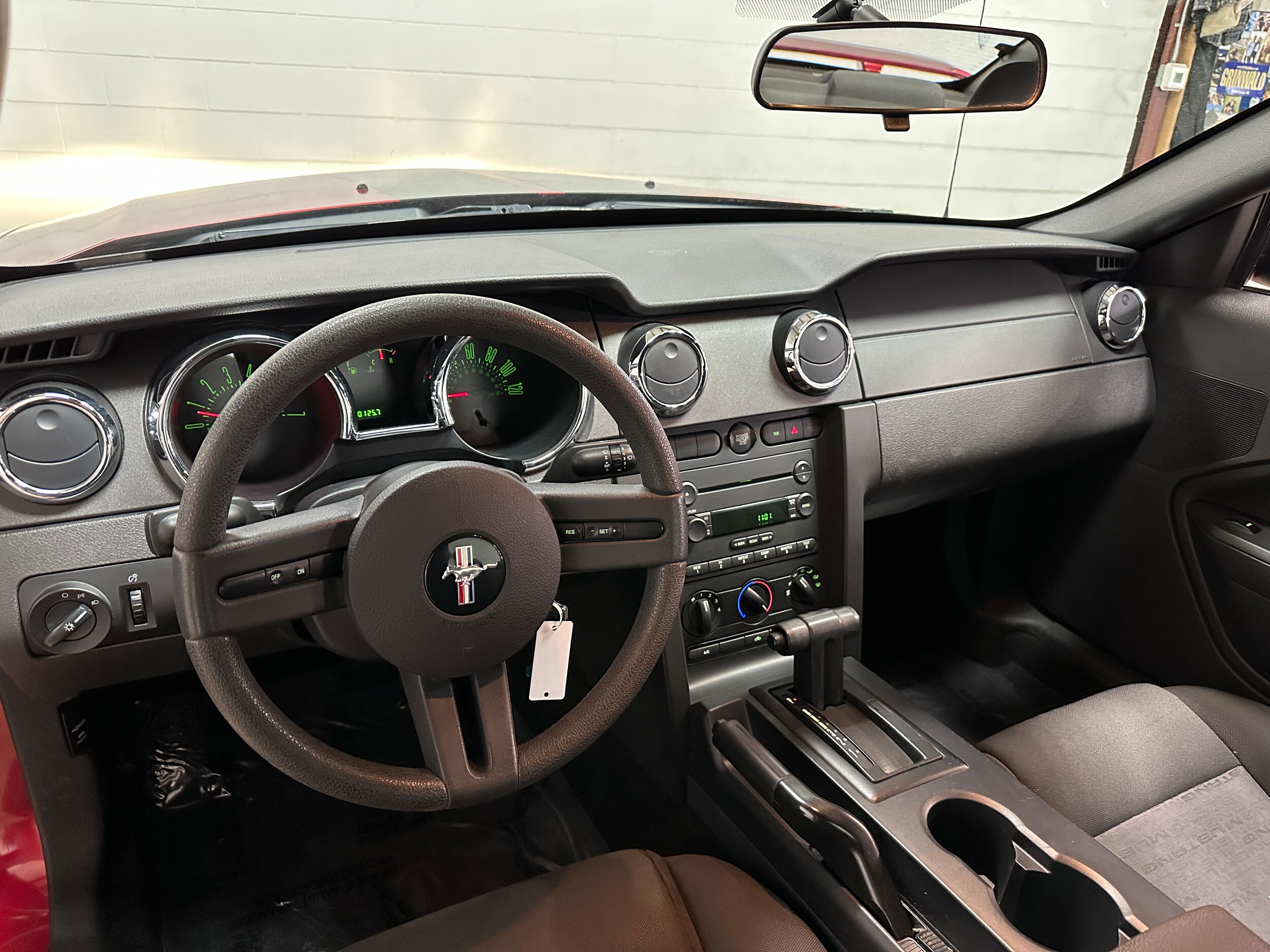 2005 Ford Mustang Deluxe photo 2