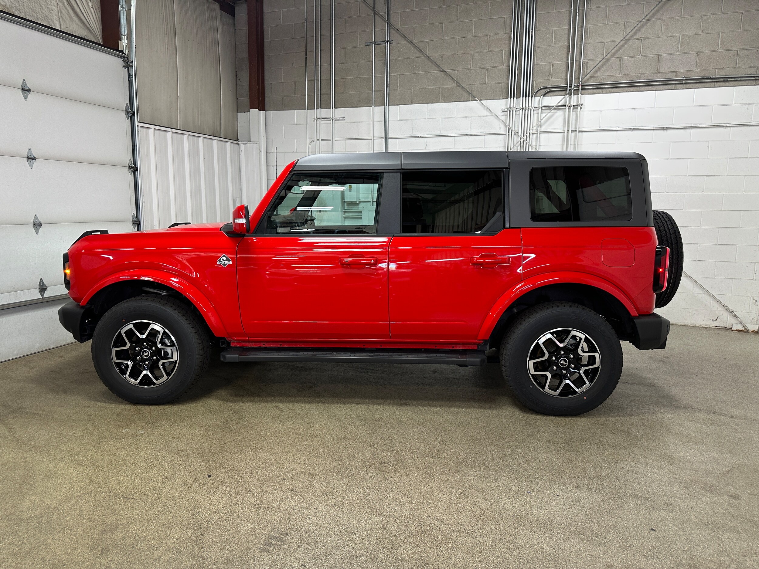 2024 Ford Bronco Outer Banks photo 4