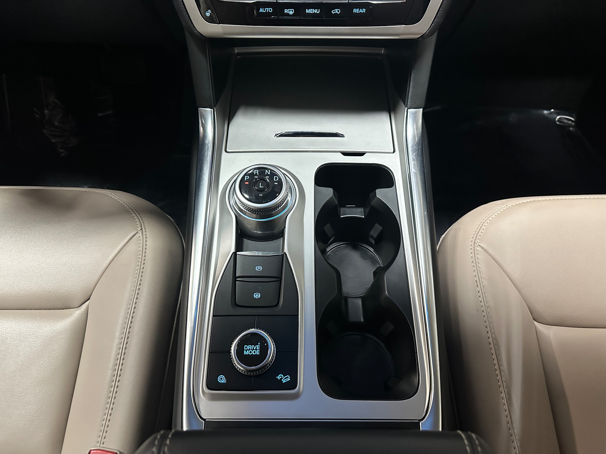 2023 Ford Explorer XLT - Photo 26