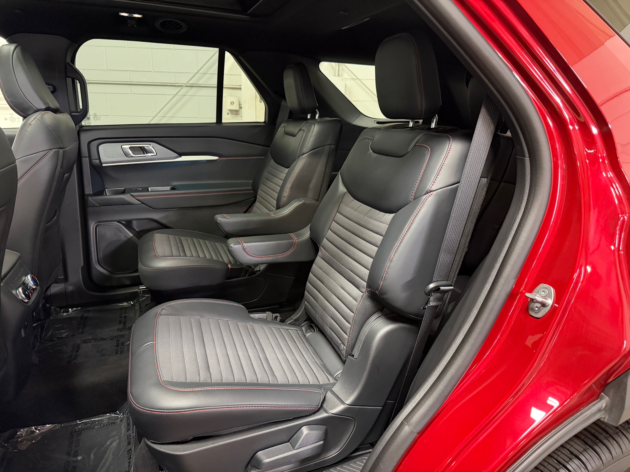 2026 Ford Explorer ST-LINE - Photo 12