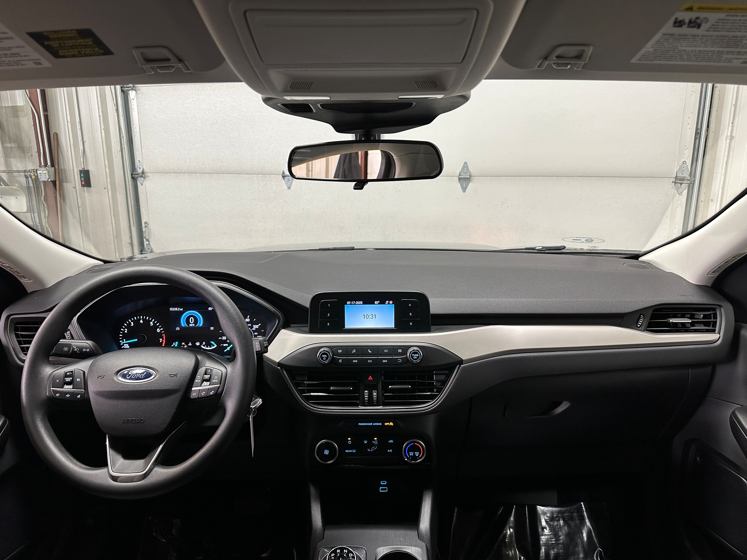 2022 Ford Escape S photo 2
