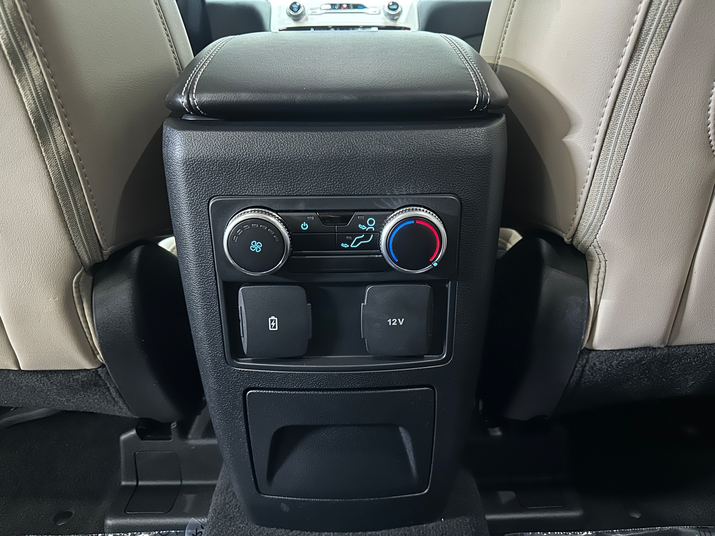 2023 Ford Explorer XLT - Photo 11