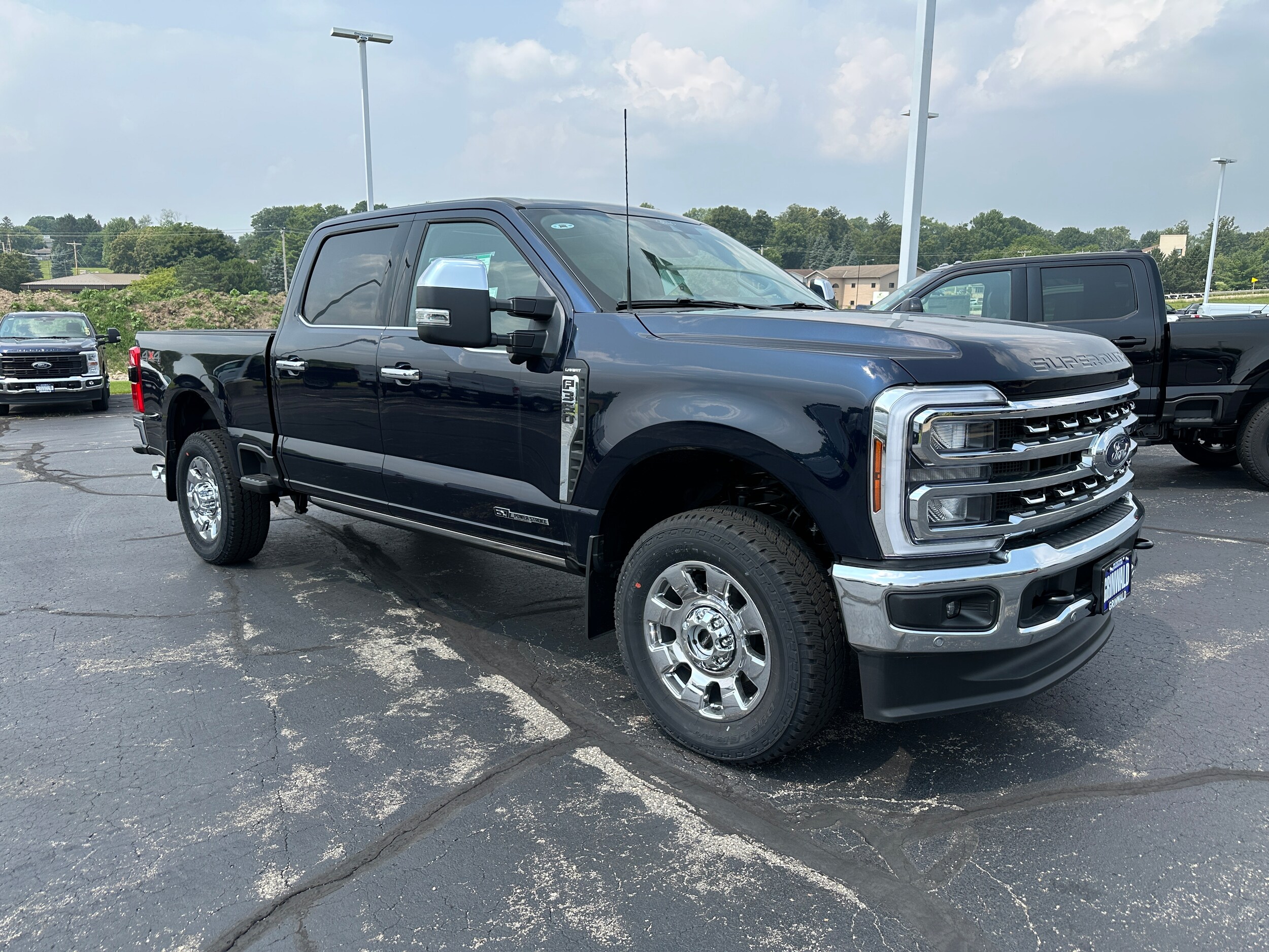 2025 Ford F-350 Lariat photo 3