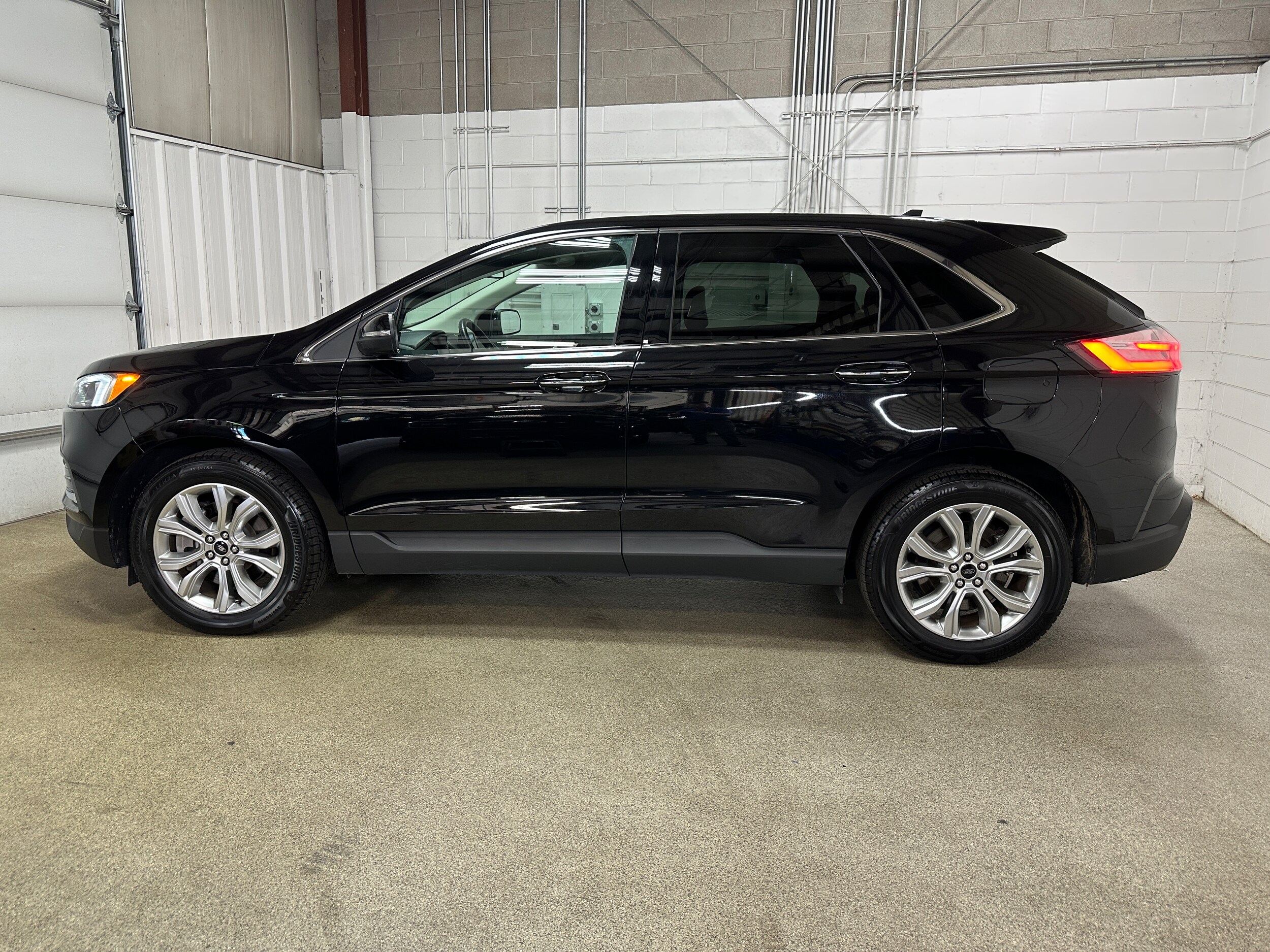 2024 Ford Edge Titanium photo 4