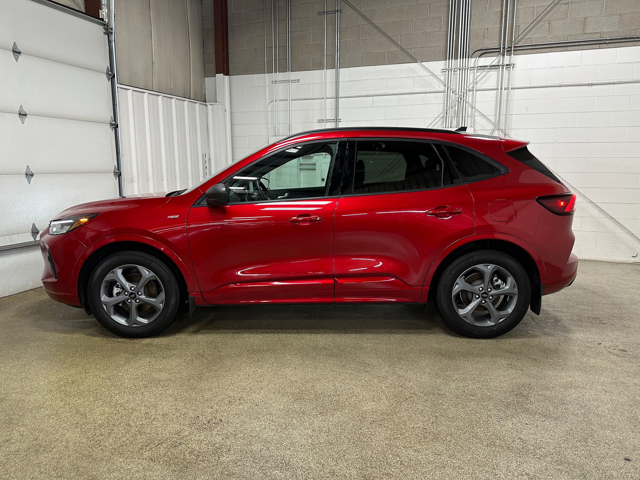 2024 Ford Escape ST-Line photo 4