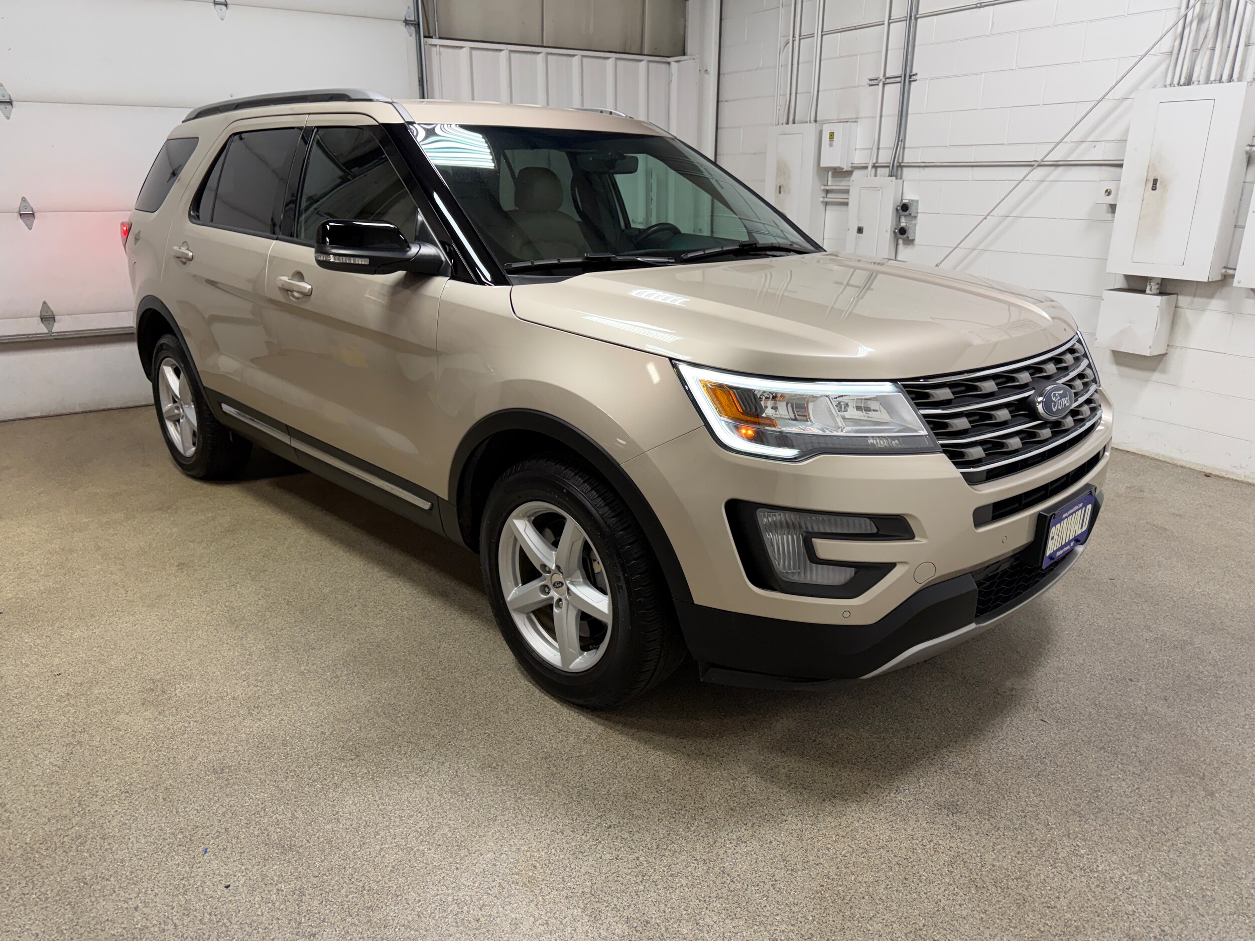 2017 Ford Explorer XLT photo 2