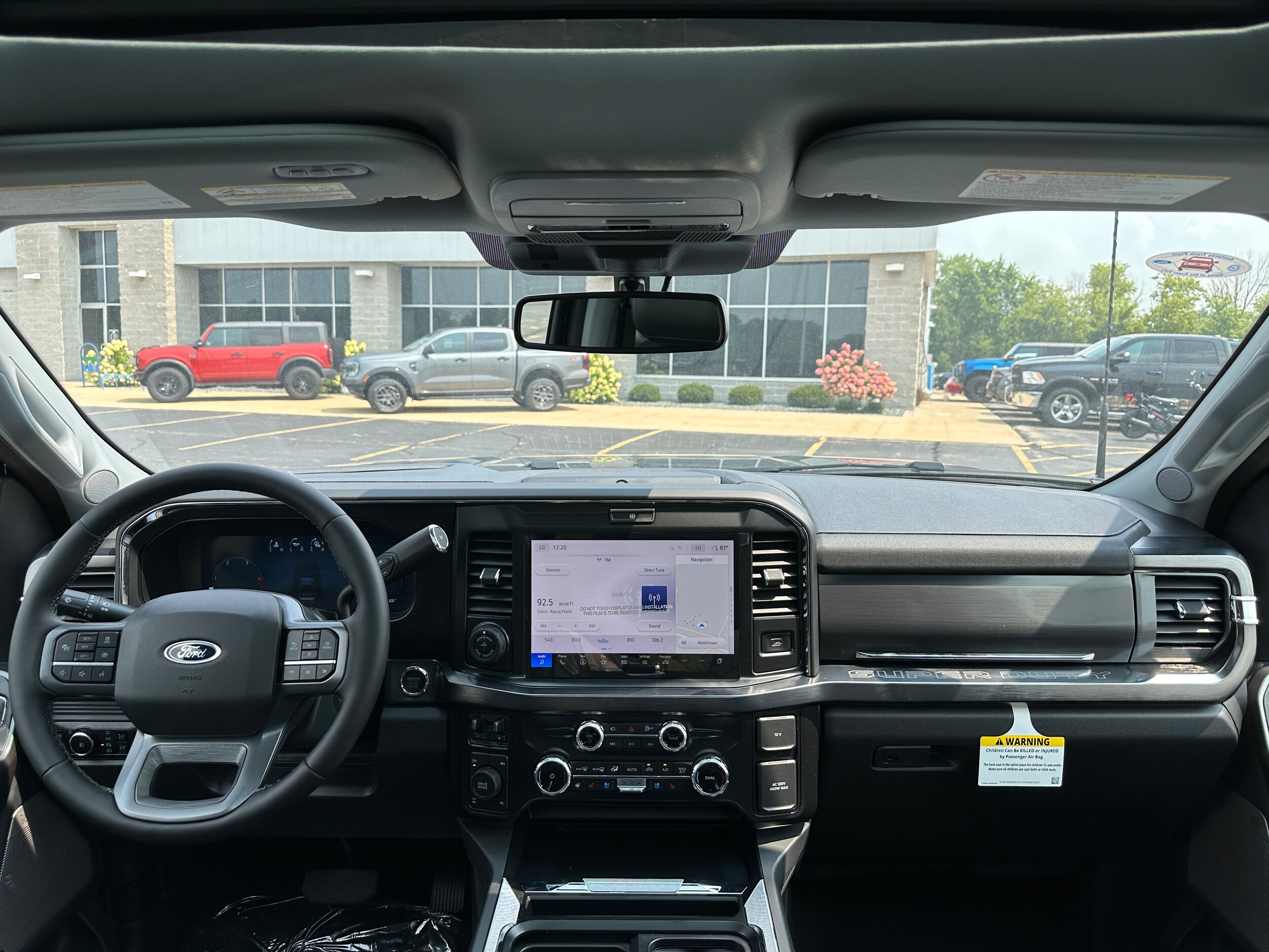 2025 Ford F-350 Lariat photo 2