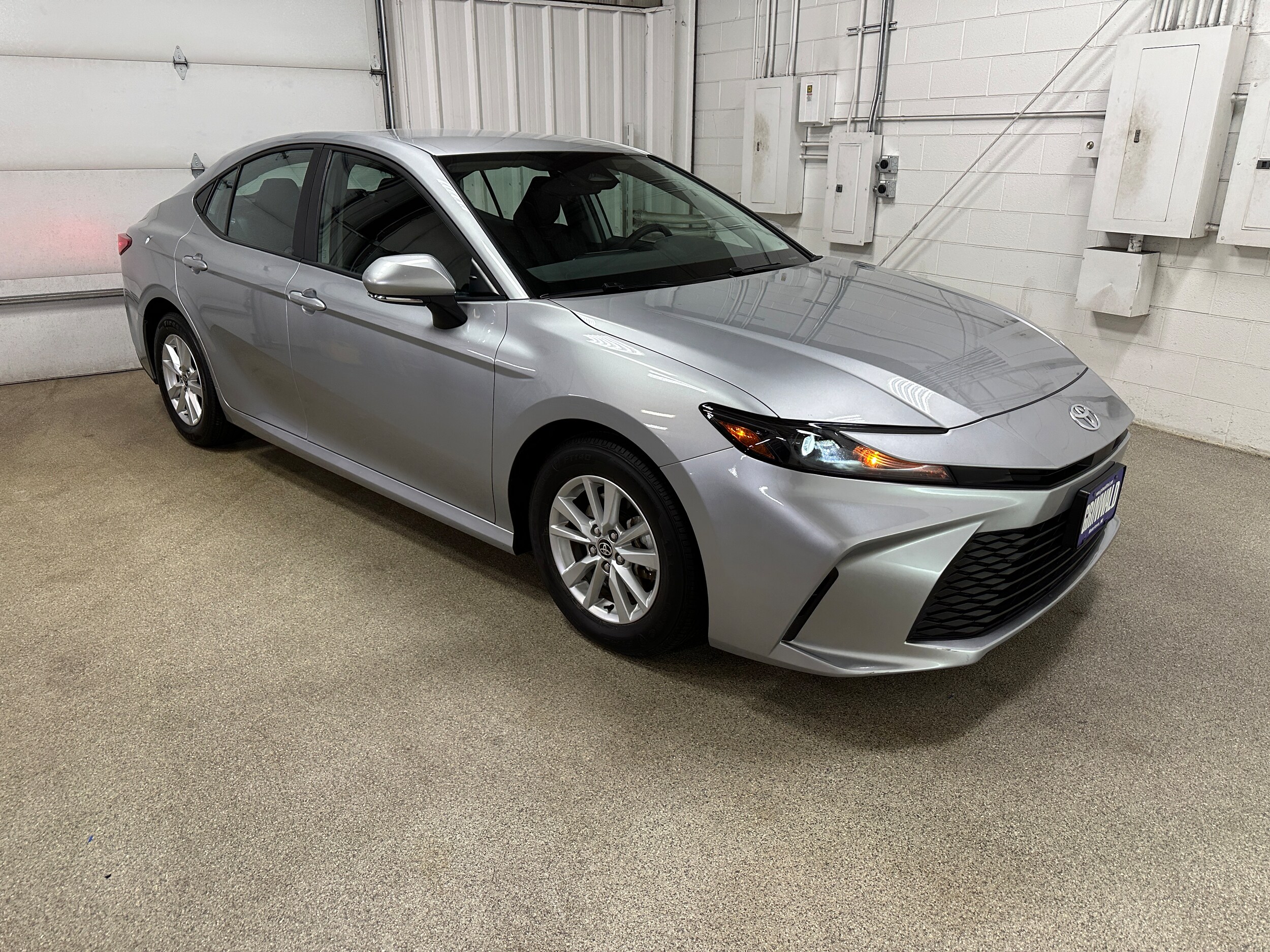 2025 Toyota Camry LE photo 3