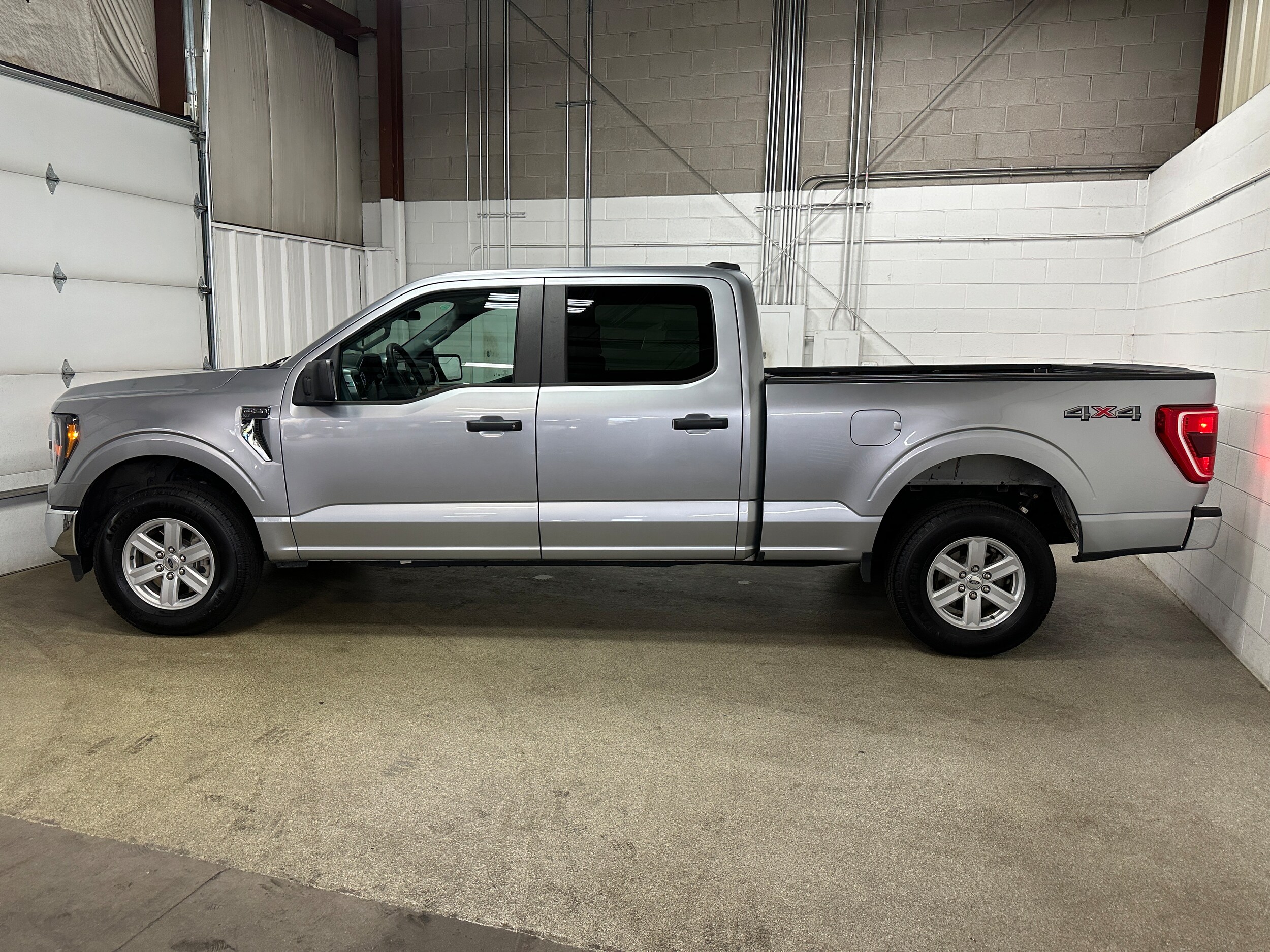 2023 Ford F-150 XLT photo 2