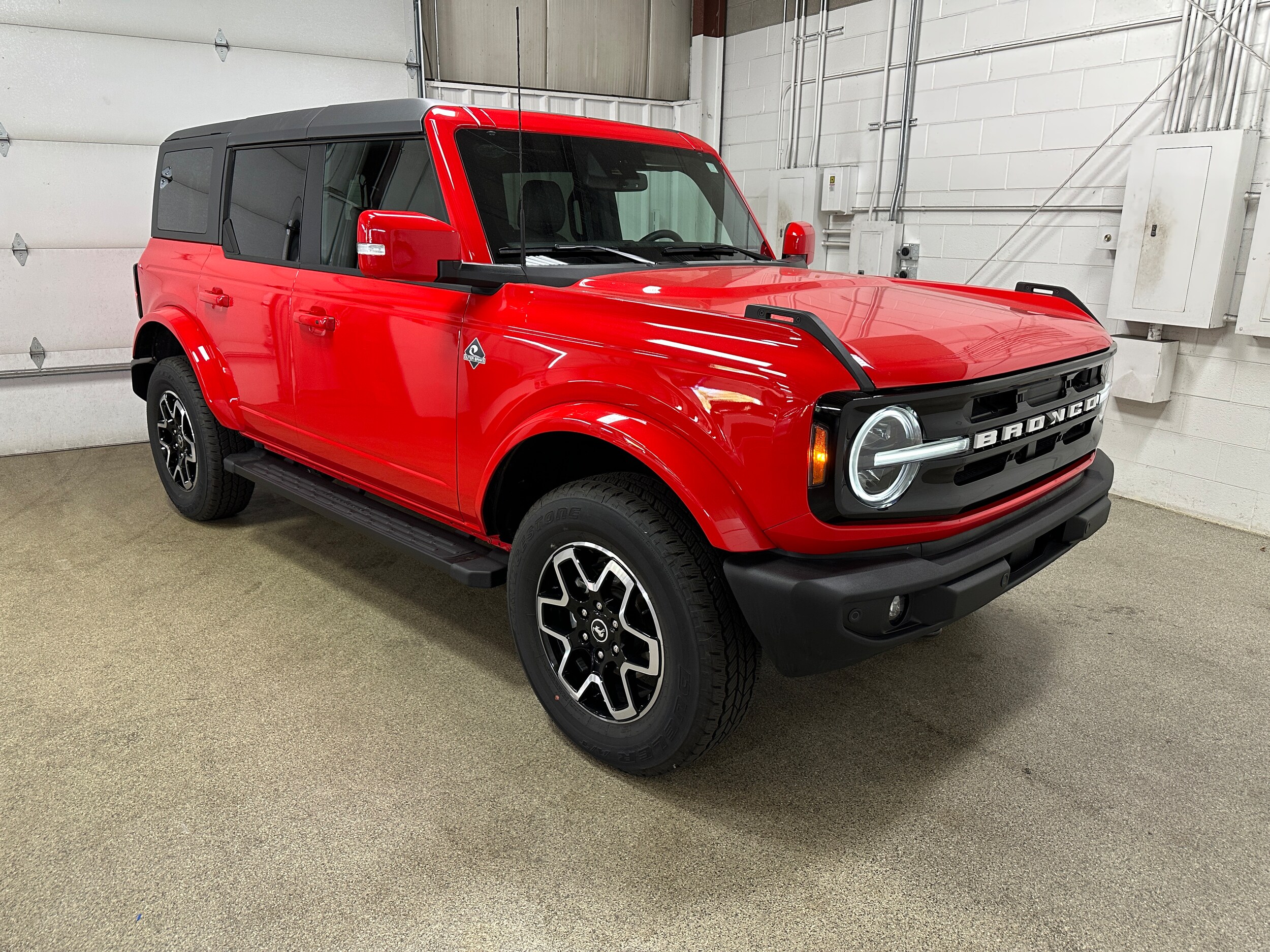 2024 Ford Bronco Outer Banks photo 3