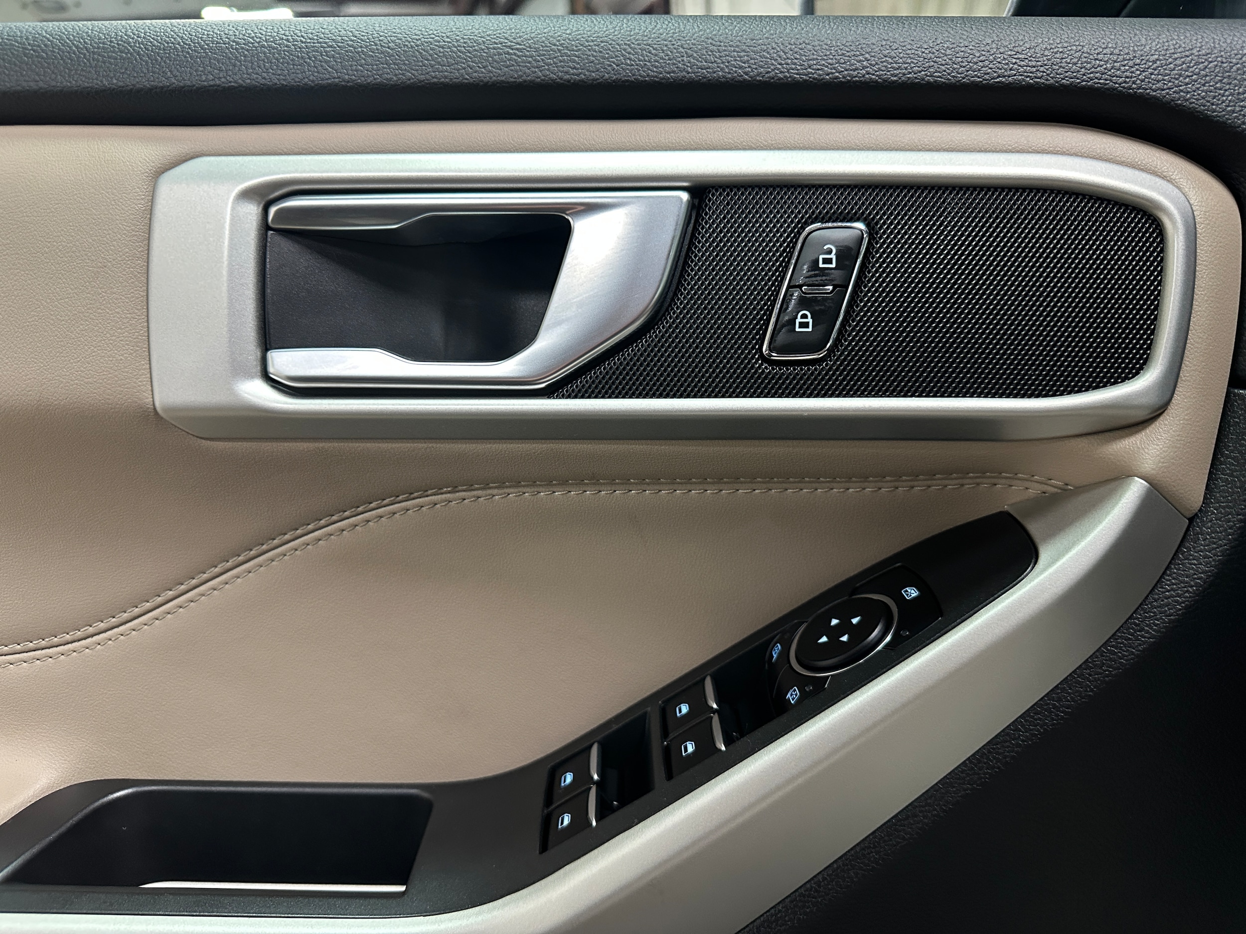 2023 Ford Explorer XLT - Photo 13