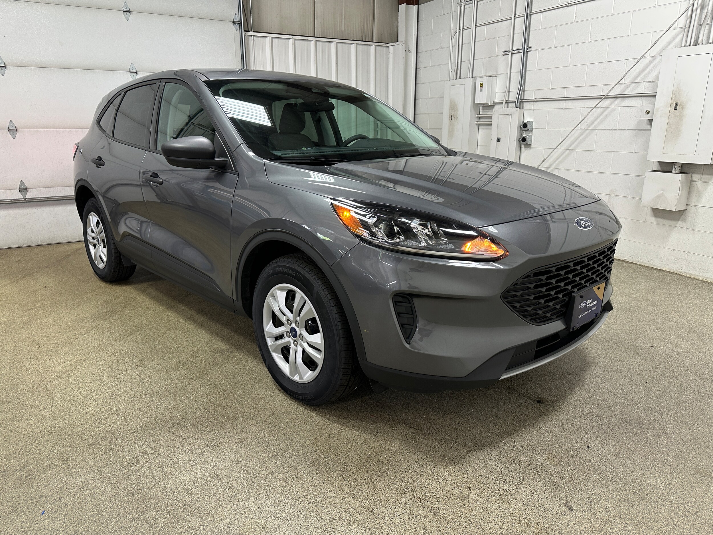 2022 Ford Escape S photo 3