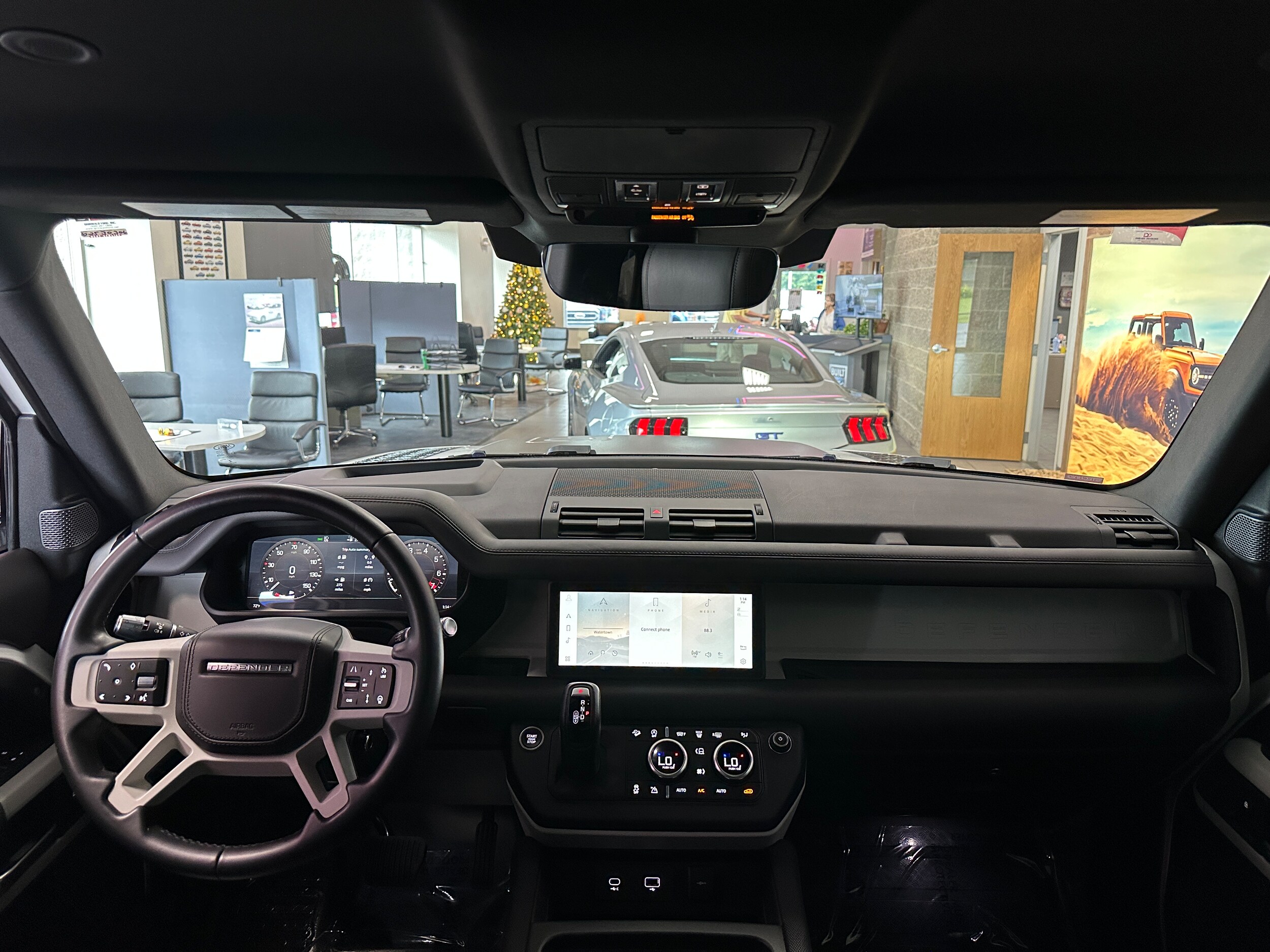 2022 Land Rover Defender 110 X-Dynamic HSE photo 2