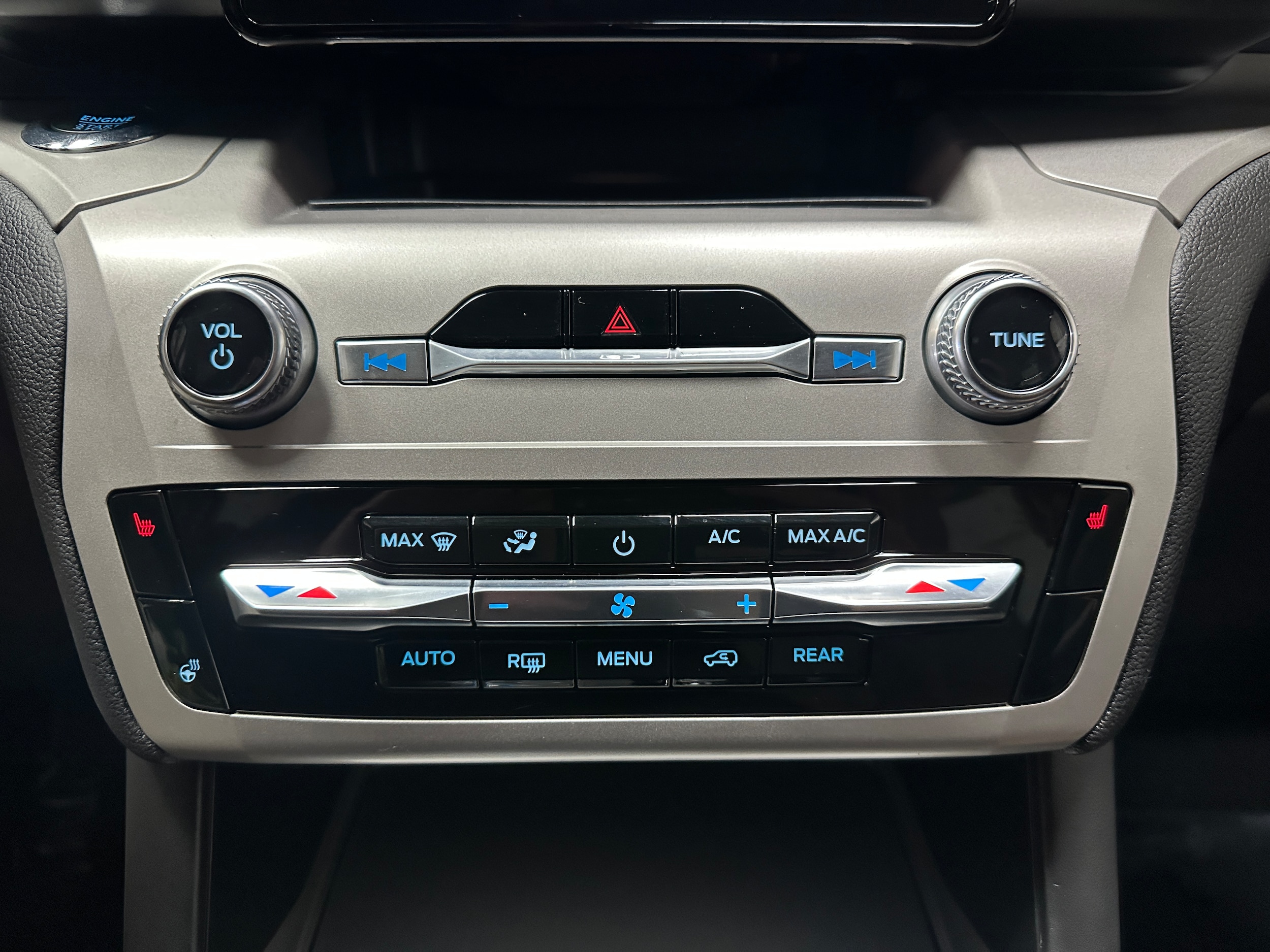 2023 Ford Explorer XLT - Photo 23