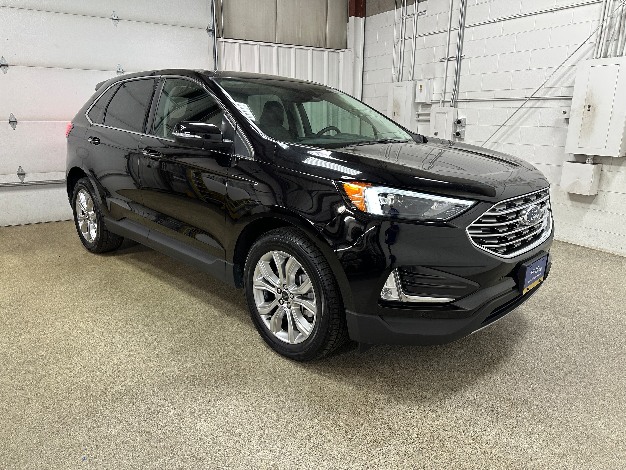 2024 Ford Edge Titanium photo 3