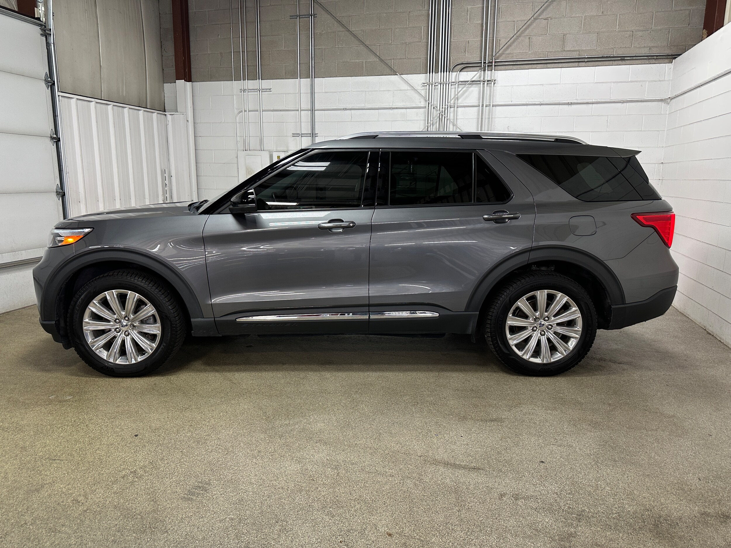 2021 Ford Explorer Limited photo 2