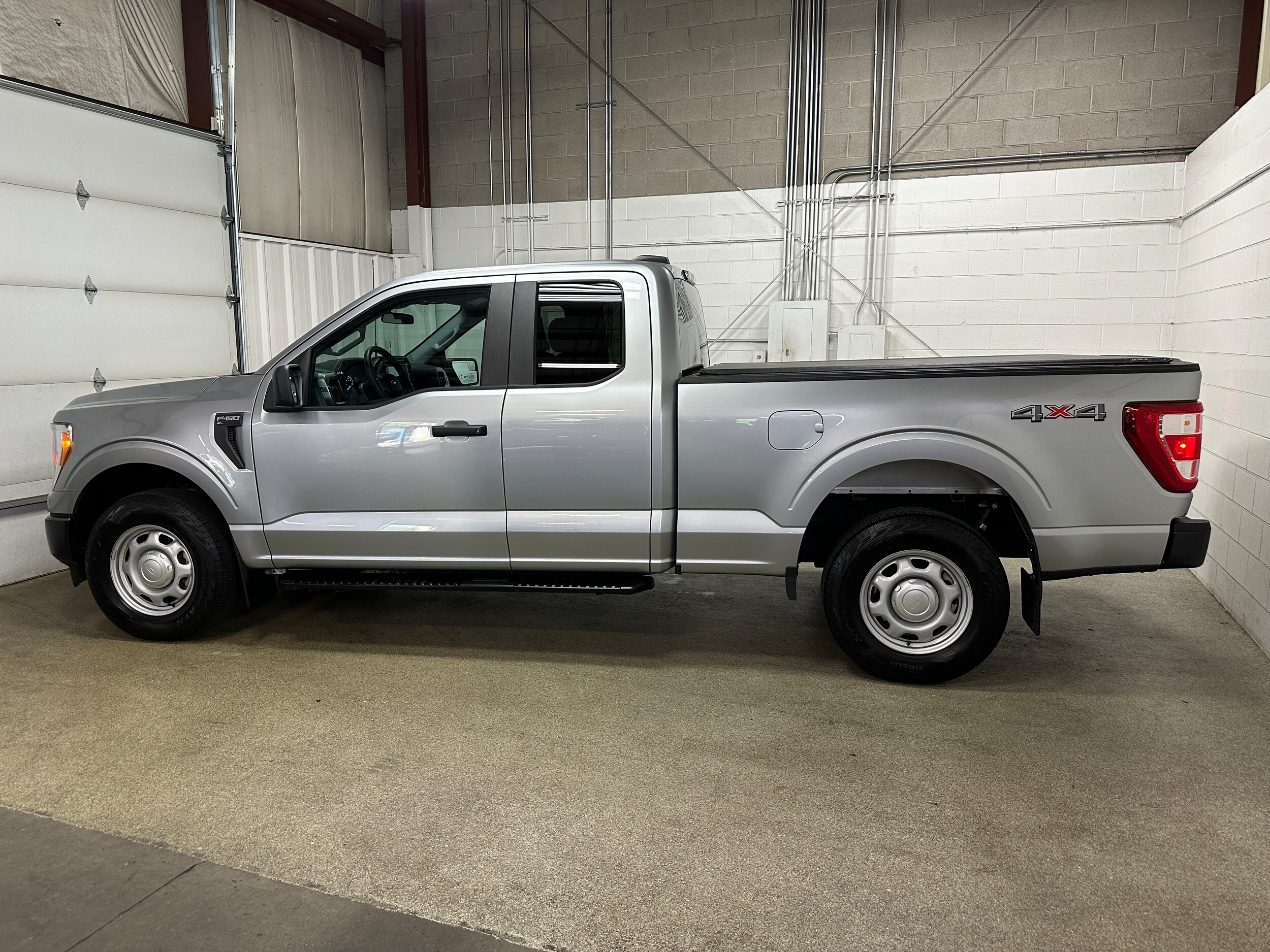 2022 Ford F-150 XL photo 2