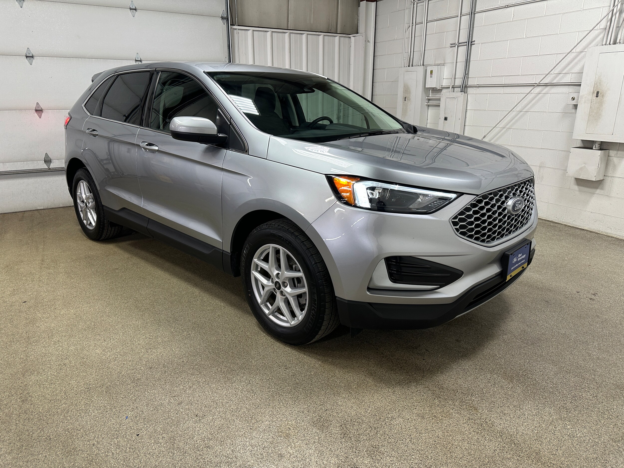 2024 Ford Edge SEL photo 3