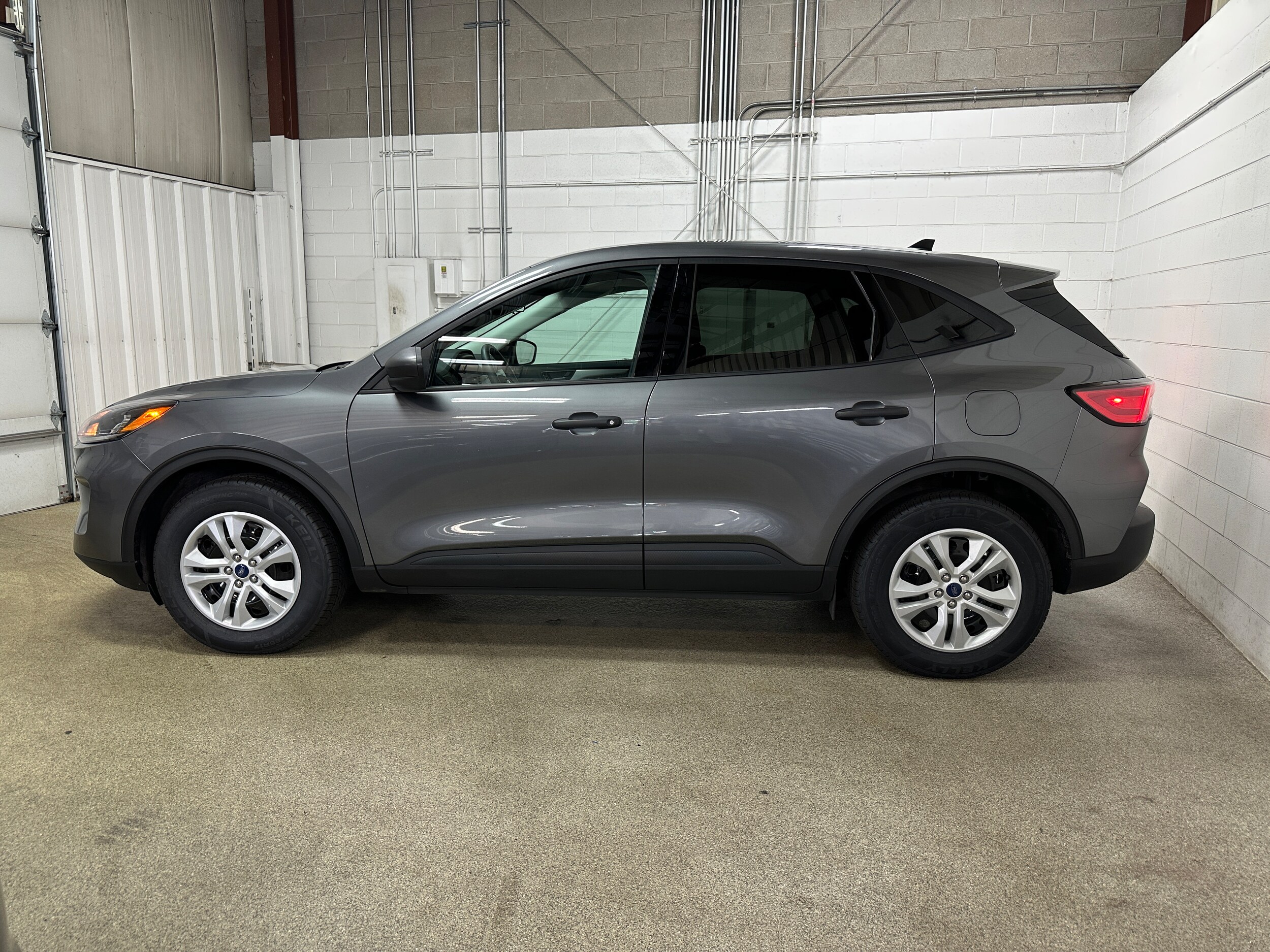 2022 Ford Escape S photo 4