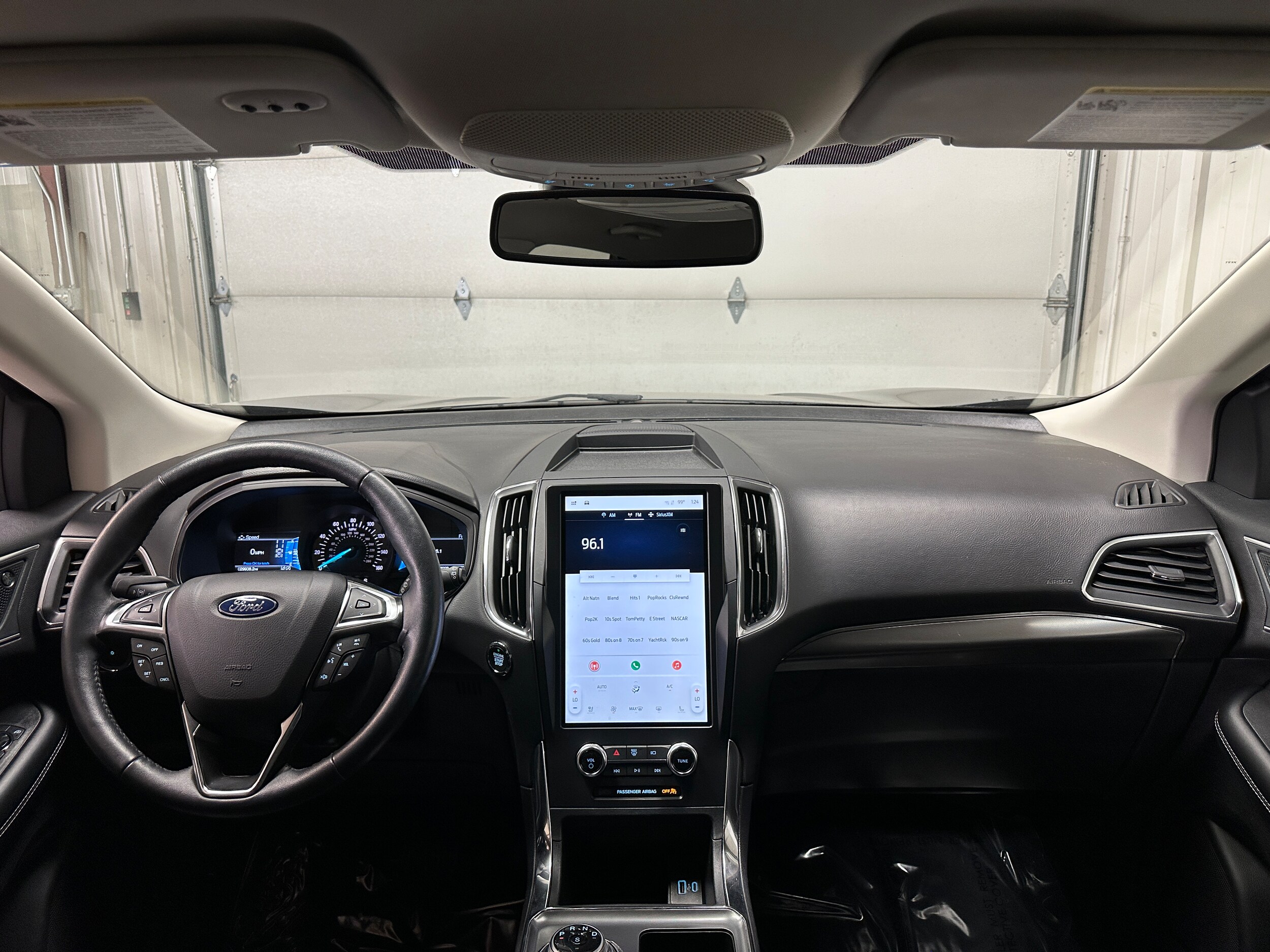2024 Ford Edge Titanium photo 2