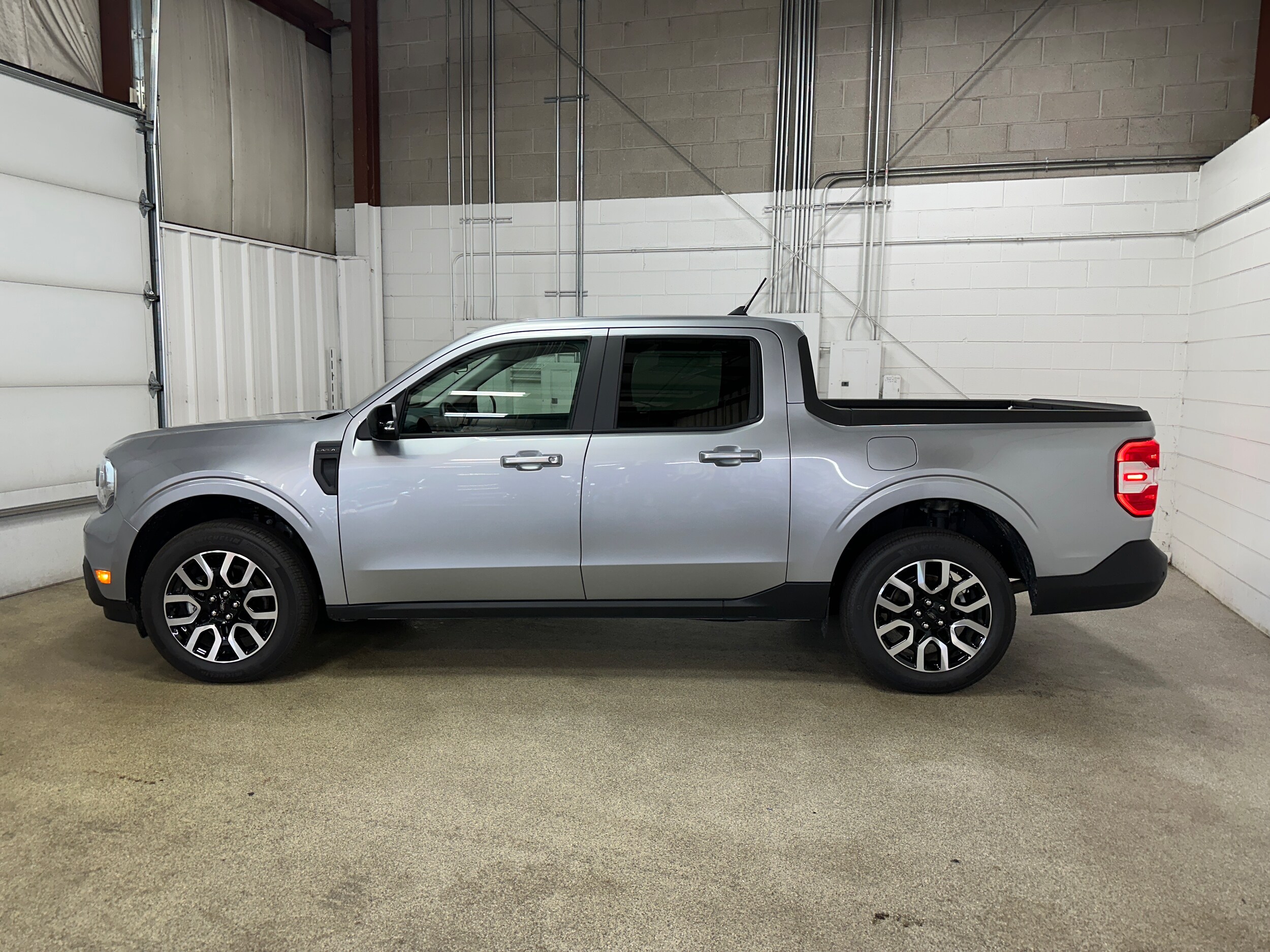 2024 Ford Maverick Lariat photo 2