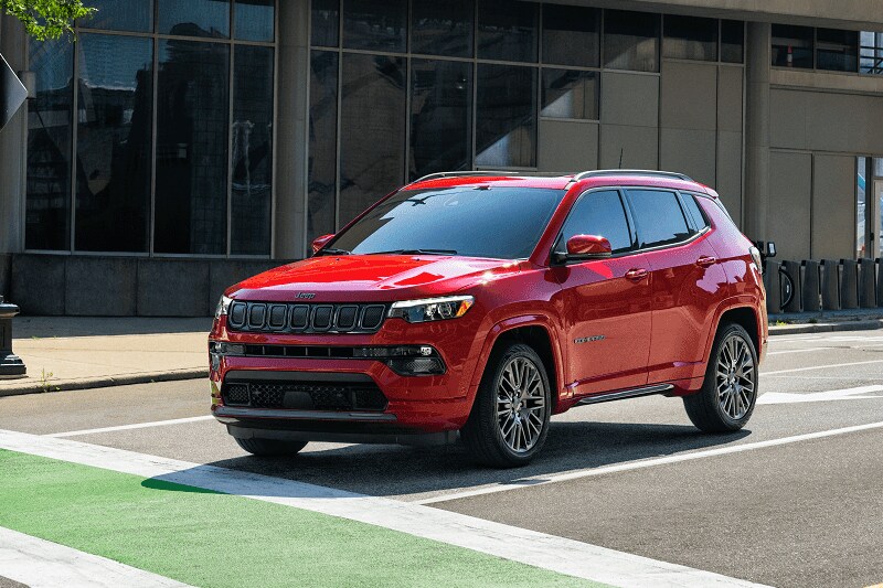 Jeep Compass stopped at a traffic light while driving in the city - Jeep Dealer Peru IN