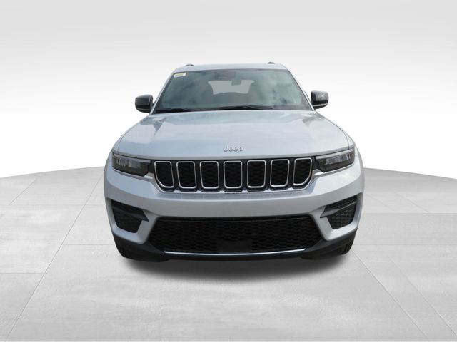 2025 Jeep Grand Cherokee Laredo Altitude photo 3