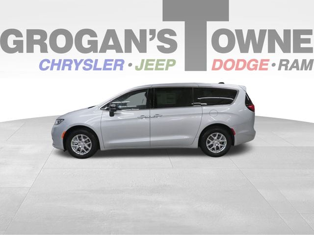 2026 Chrysler Pacifica Select's photo