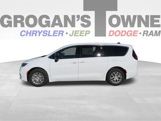 2026 Chrysler Pacifica Select's photo