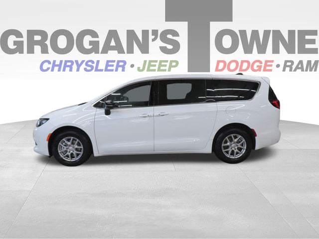 2026 Chrysler Voyager LX's photo