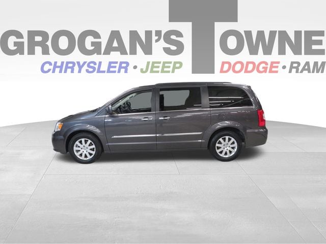 2016 Chrysler Town & Country Touring