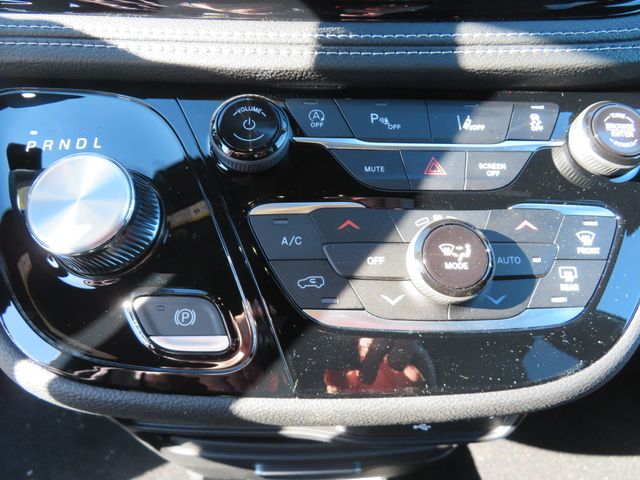 2026 Chrysler Pacifica Select - Photo 9