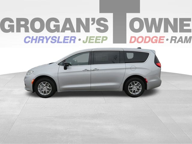 2026 Chrysler Pacifica Select's photo