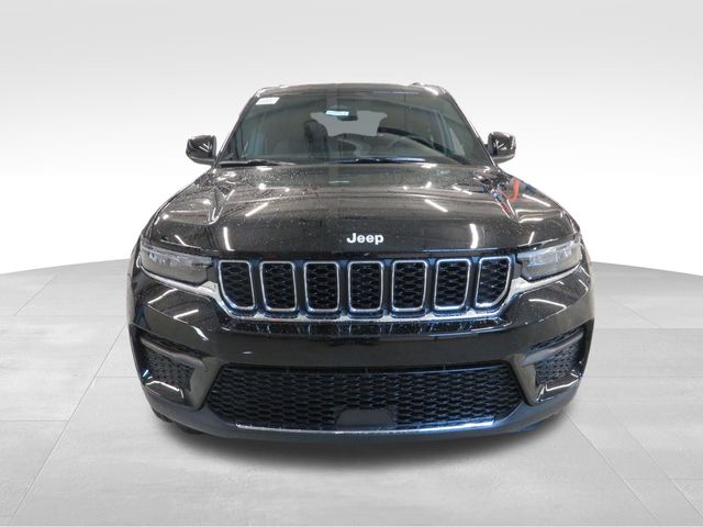 2025 Jeep Grand Cherokee Laredo photo 2