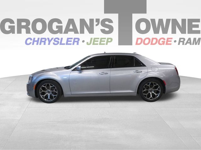2018 Chrysler 300 S's photo