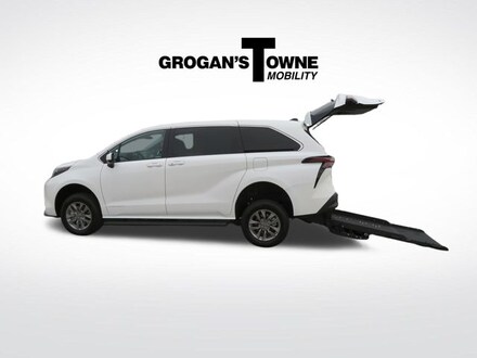 2025 Toyota Sienna LE 8 Passenger Van Passenger Van