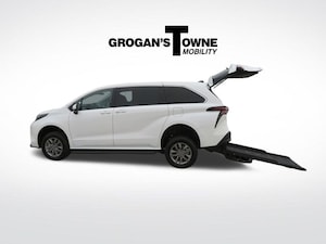 2025 Toyota Sienna LE 8 Passenger Van Passenger Van