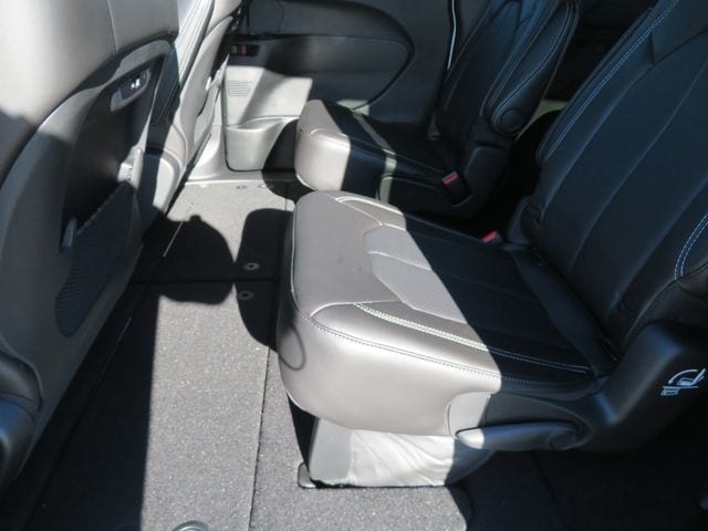 2026 Chrysler Pacifica Select - Photo 11
