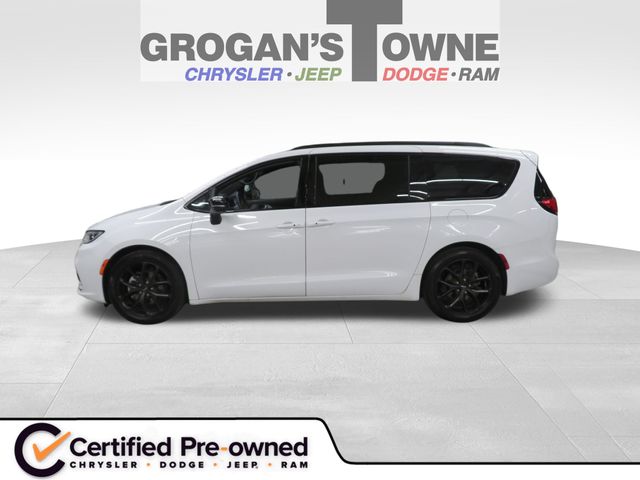 2025 Chrysler Pacifica Limited's photo