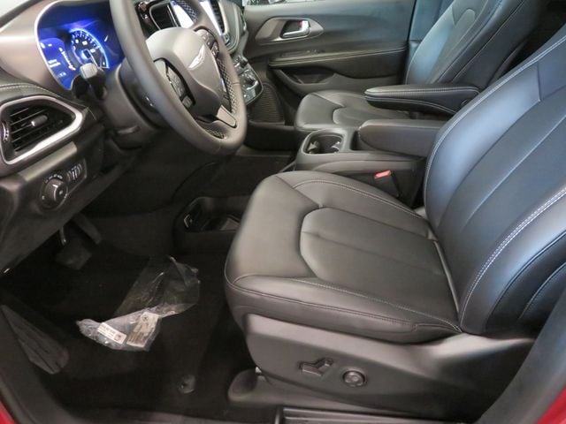 2026 Chrysler Pacifica Select - Photo 6