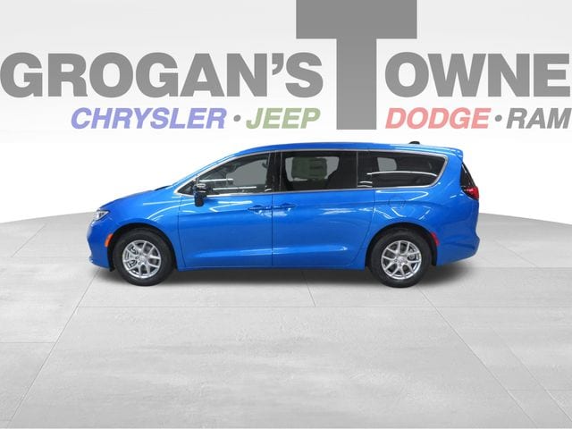 2026 Chrysler Pacifica Select's photo