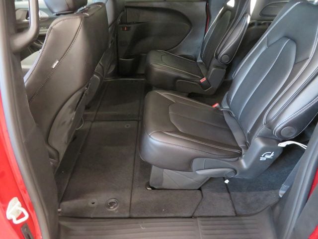 2026 Chrysler Pacifica Select - Photo 11