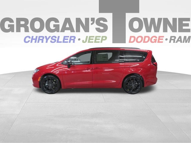 2026 Chrysler Pacifica Select's photo