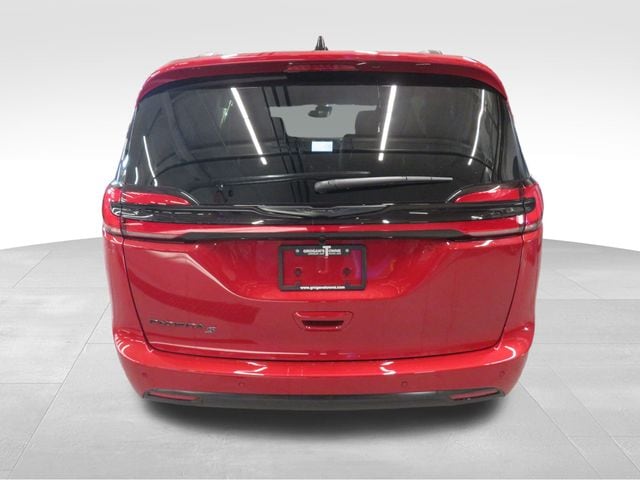 2026 Chrysler Pacifica Select - Photo 5