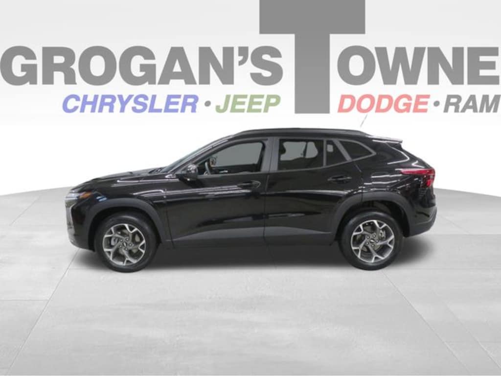 Used 2024 Chevrolet Trax LT SUV